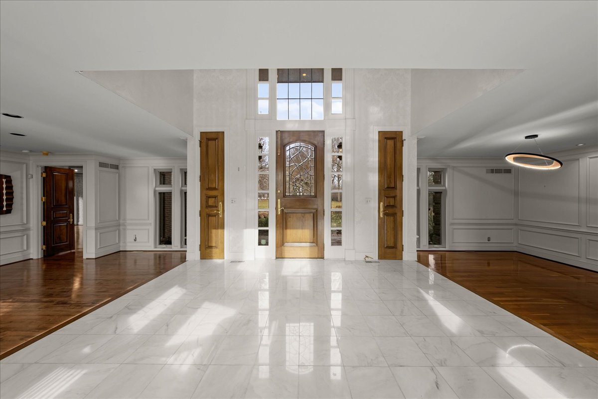 Home for Sale at 27005 E Colbern Rd. Lee's Summit, MO 64086 Full Details