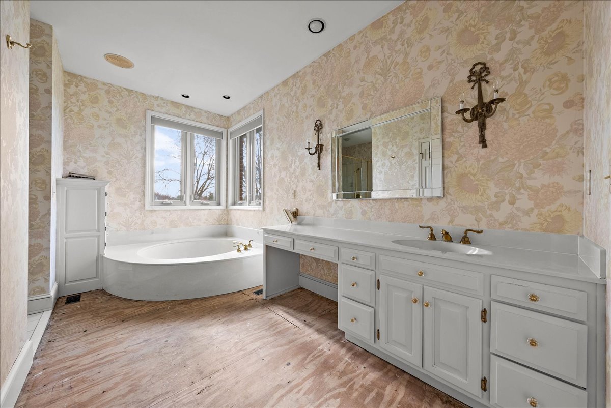 Home for Sale at 27005 E Colbern Rd. Lee's Summit, MO 64086 Full Details