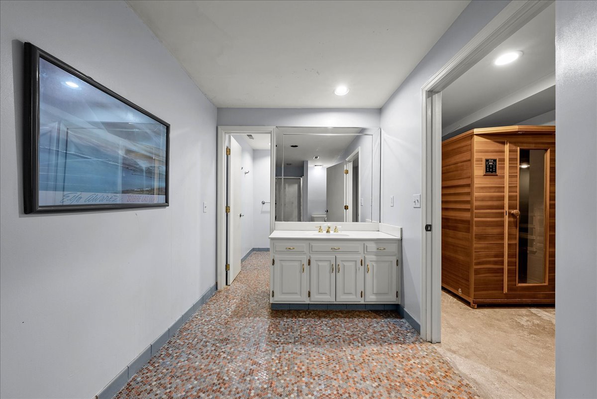 Home for Sale at 27005 E Colbern Rd. Lee's Summit, MO 64086 Full Details