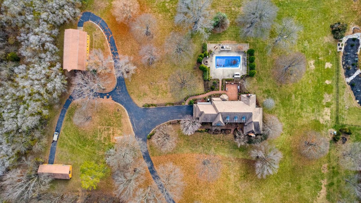 Home for Sale at 27005 E Colbern Rd. Lee's Summit, MO 64086 Full Details