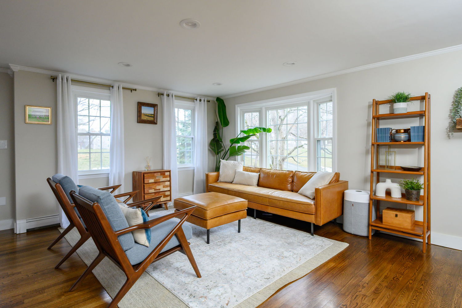 2337_1363_property_living-room-20260622024434.jpg