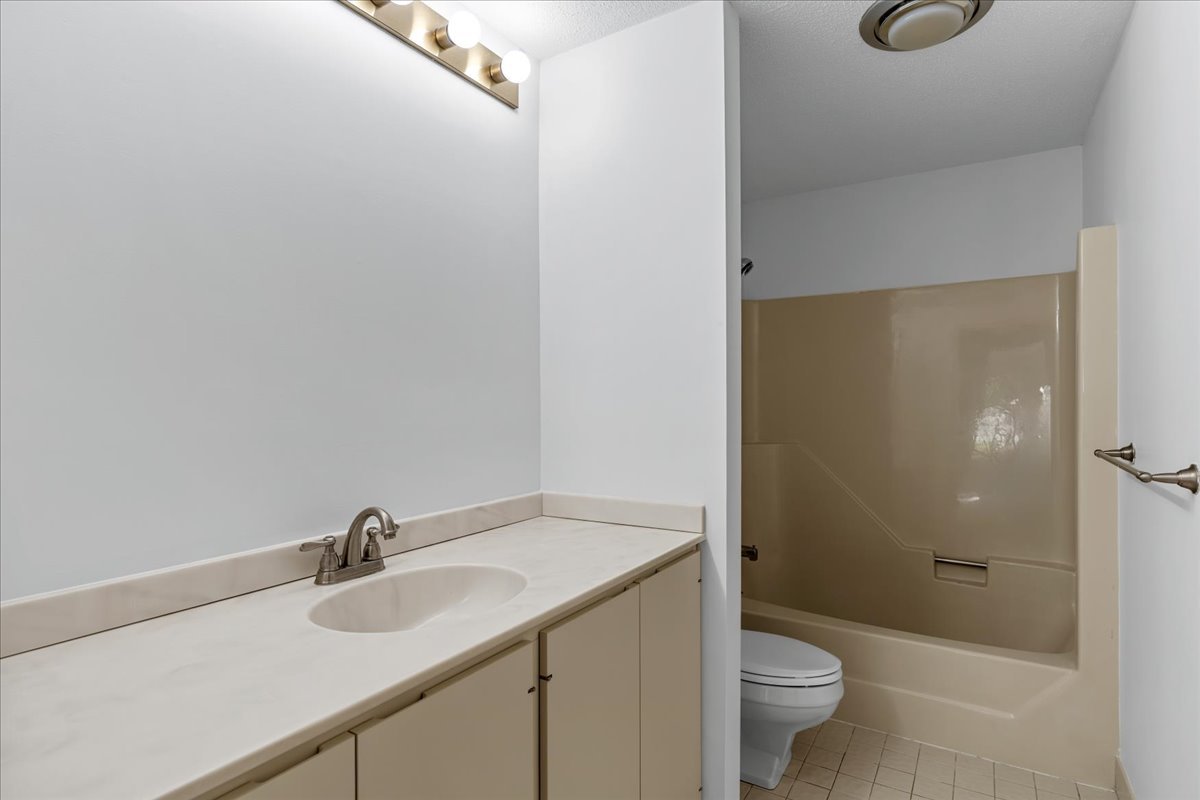 2337_1401_property_bathroom-2-56-floret-cir-44-20260820074005.jpg