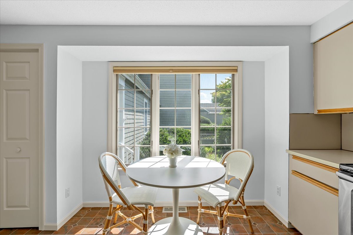 2337_1401_property_eat-in-kitchen-56-floret-cir-28-20260820074004.jpg