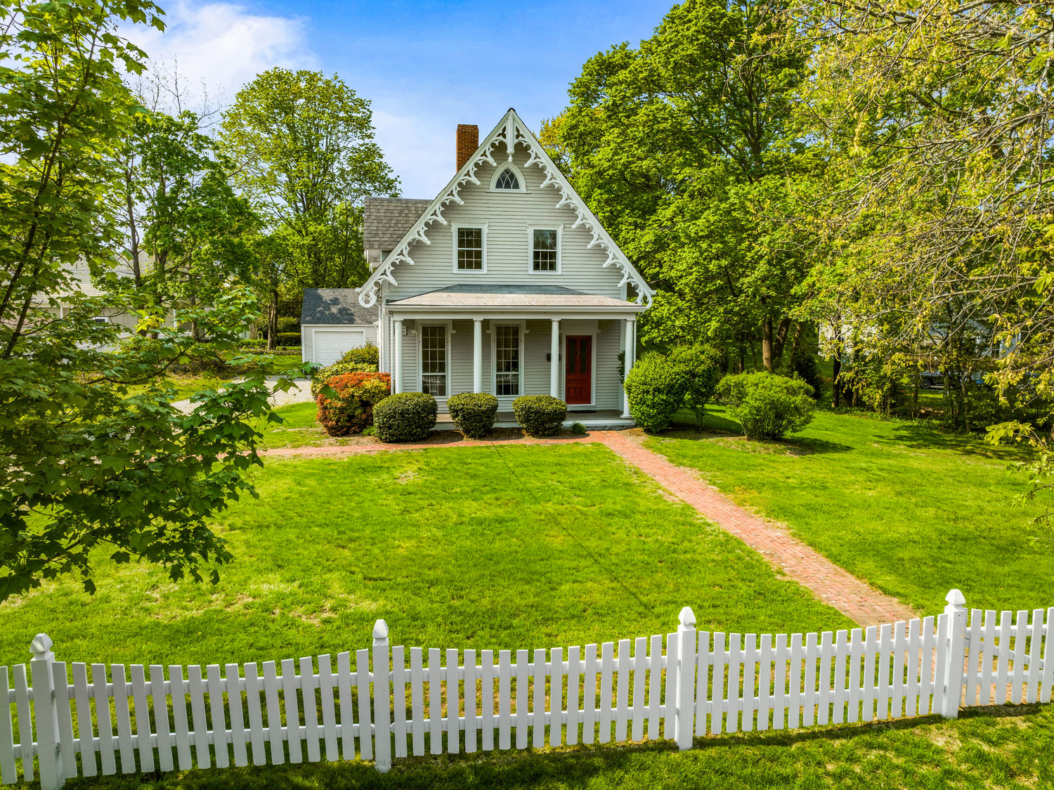 2337_663_property_front-with-green-grass-cotttage-20230511112934.jpeg
