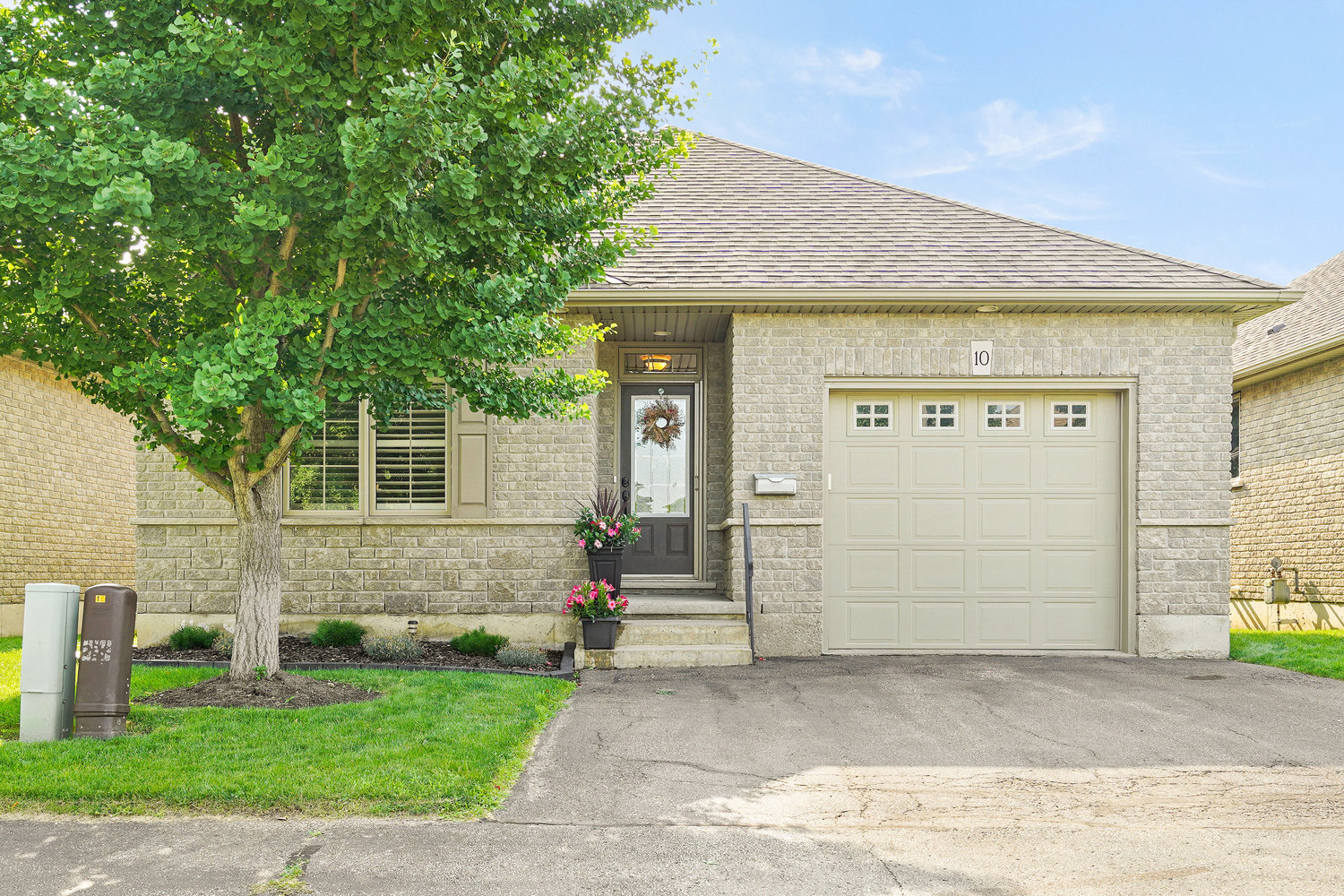 Home for Sale at 1095 North Park Street, Brantford, ON Full Details