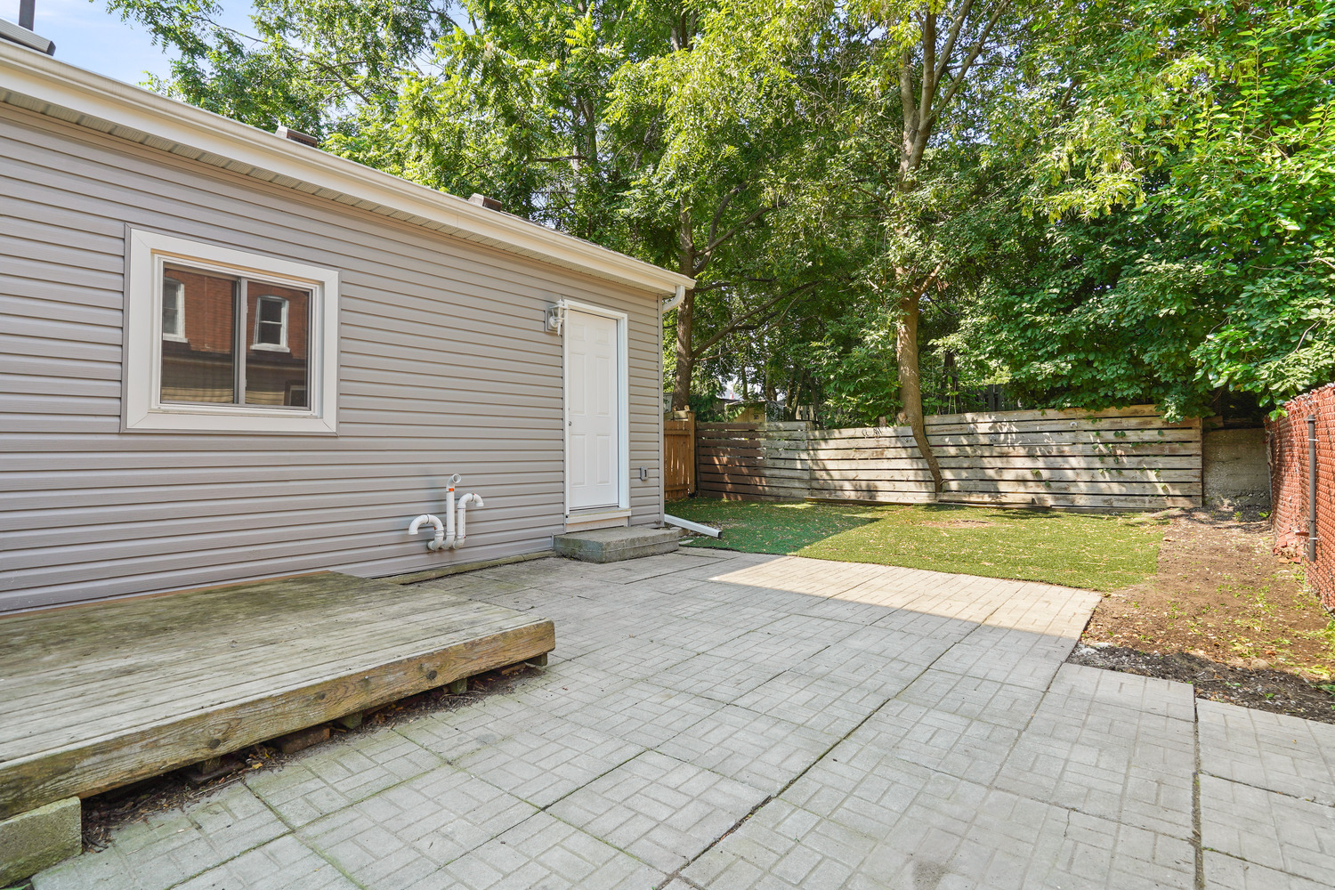 Home for Sale at 108 Rawdon Street , Brantford, ON Full Details