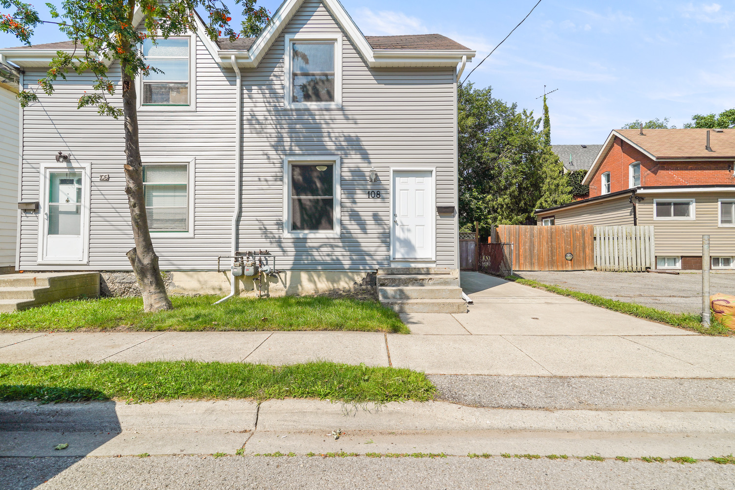 Home for Sale at 108 Rawdon Street , Brantford, ON Full Details