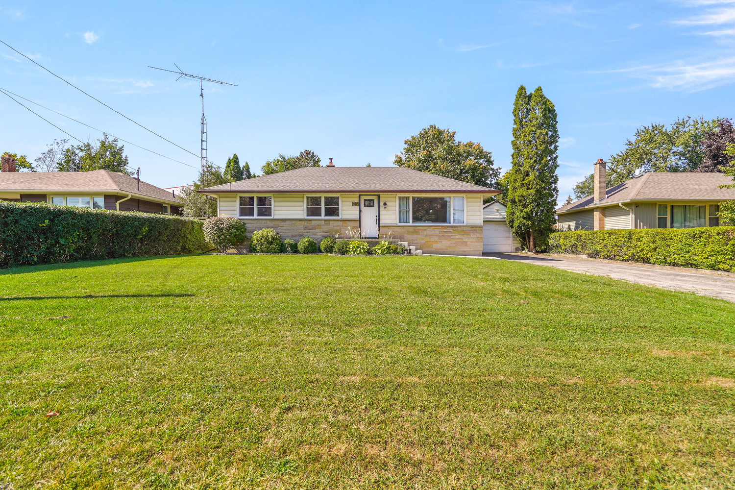 Home for Sale at 16 Willowdale Street, Brantford, ON Full Details