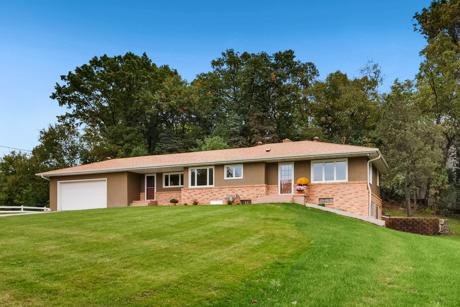 1380 Braun Ct. Eagan, MN 55123