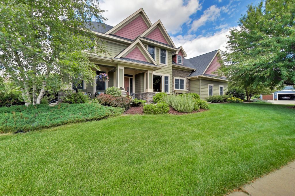 10930 Bentwater Lane Woodbury, MN 55129