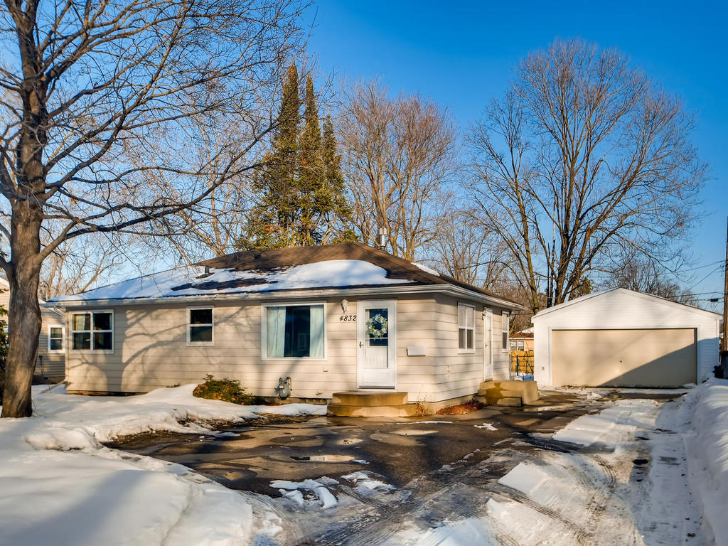 4832 Georgia Avenue N Crystal, MN 55428