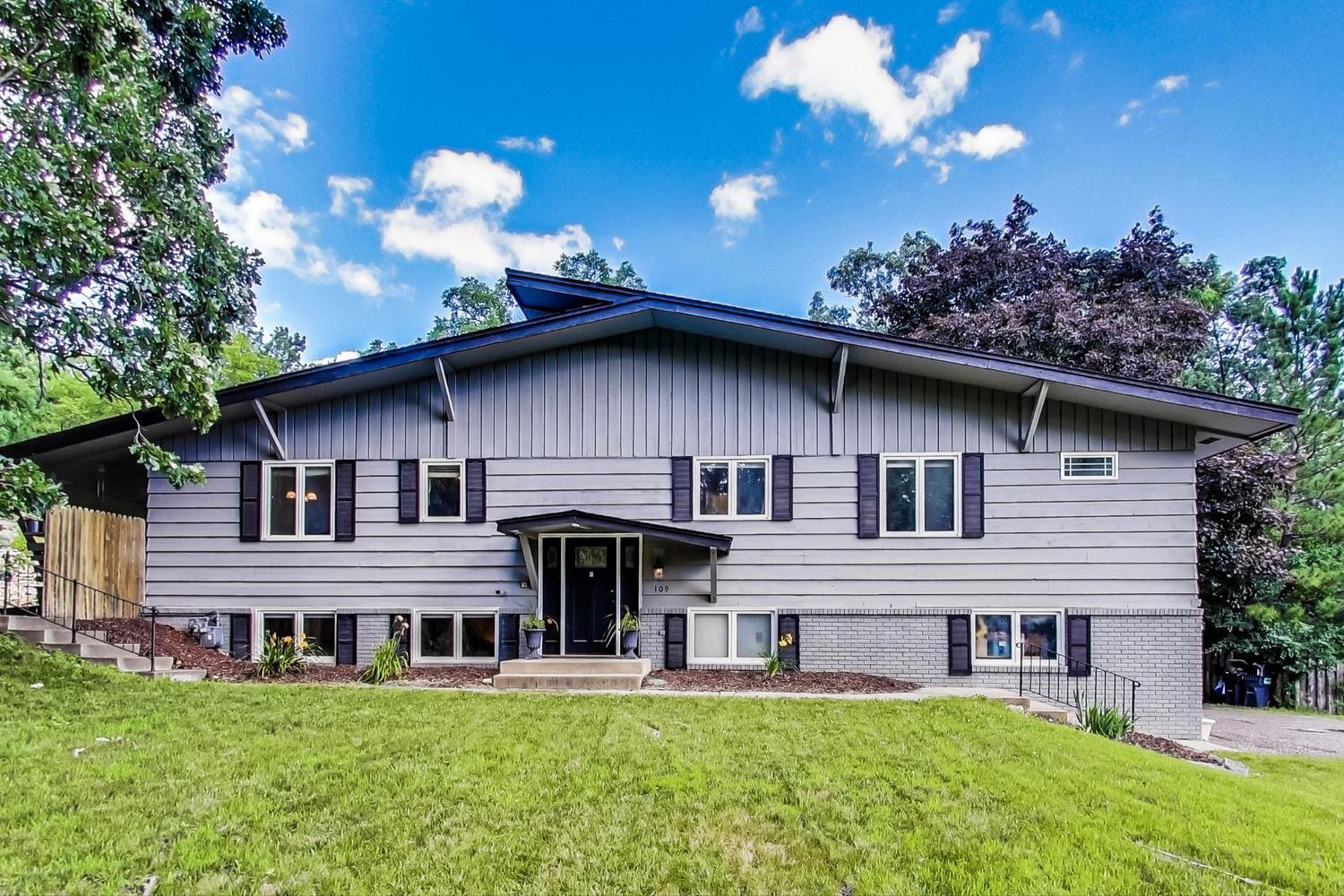 109 Shasta Court Apple Valley, MN 55124