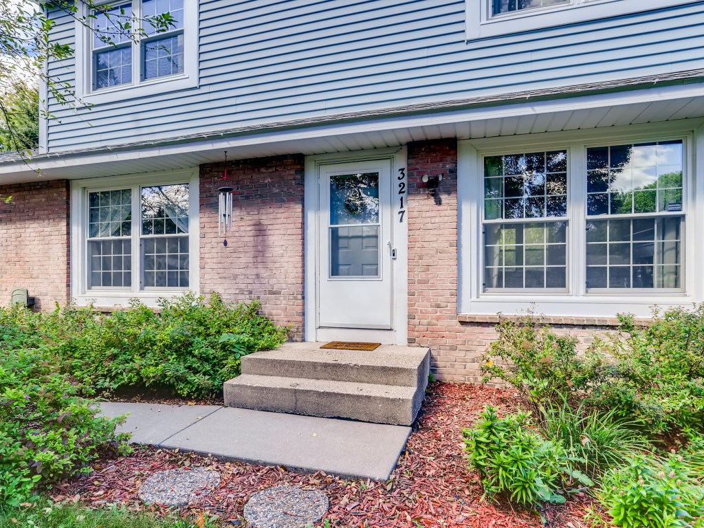 3217 Canterbury Court Woodbury, MN 55125