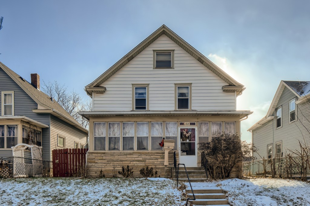 814 Van Buren Ave Saint Paul, MN 55104
