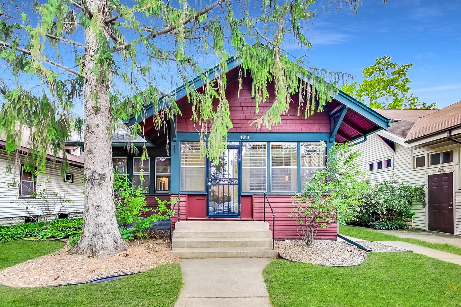 1314 Grand Ave Saint Paul , MN 55104