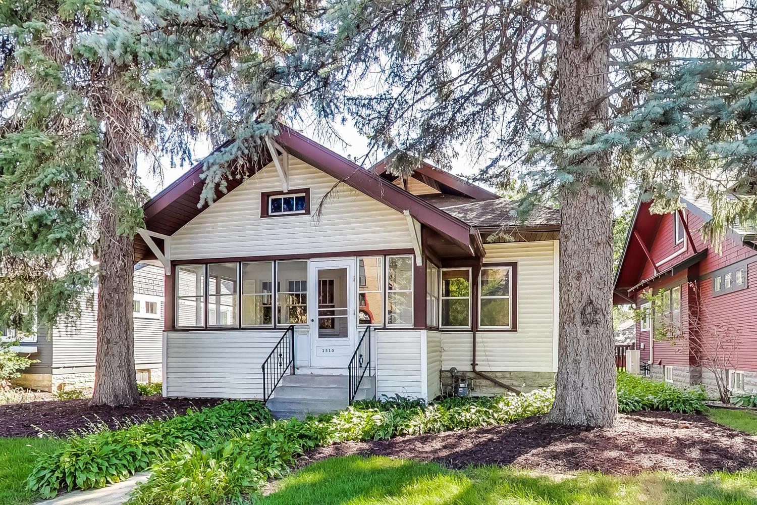 1310 Grand Ave Saint Paul , MN 55105