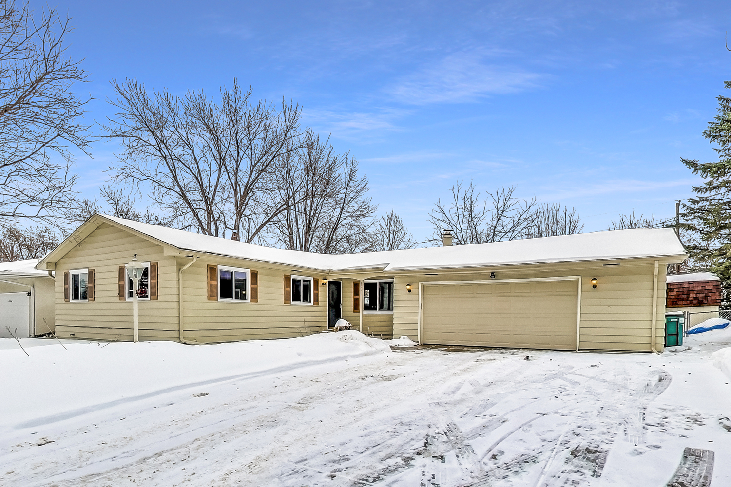 4290 Sandstone Dr Eagan, MN 55122