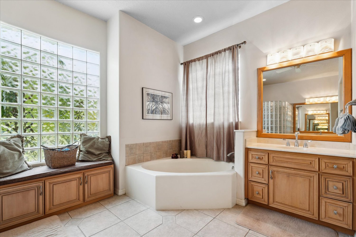 Luxurious Estate in Hunter’s Ridge, Ormond Beach 19 Cambridge Trace