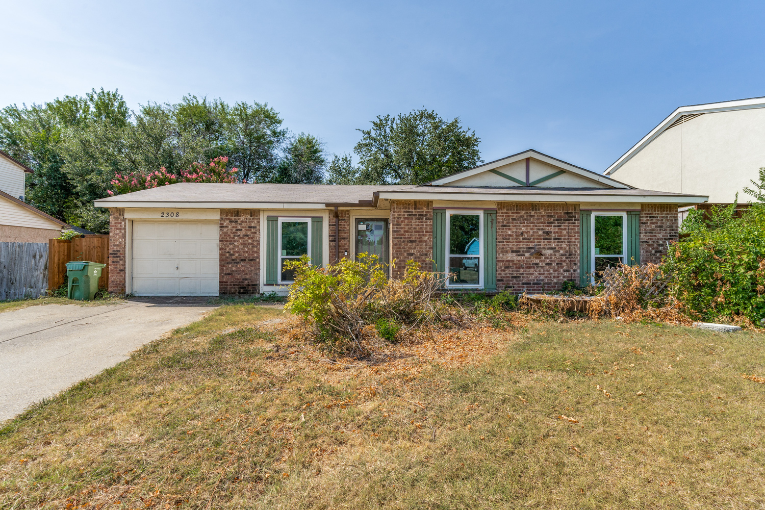 Home for Sale at 2308 Foxcroft Lane, Arlington, TX, 76014 Full Details